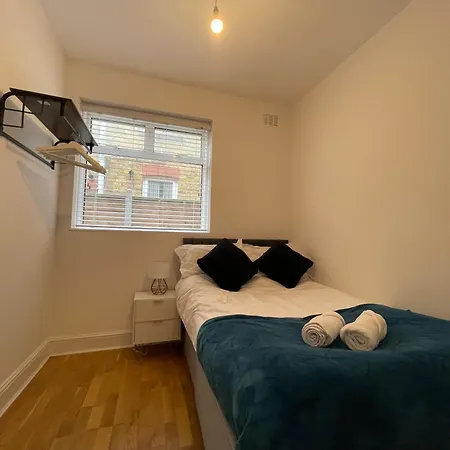 E10 Short Stay Apartment Лондон Экстерьер фото